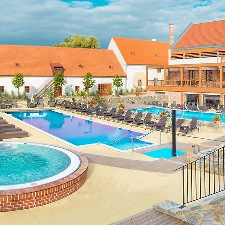 Vladislav Hotel Zamek Valec מראה חיצוני תמונה