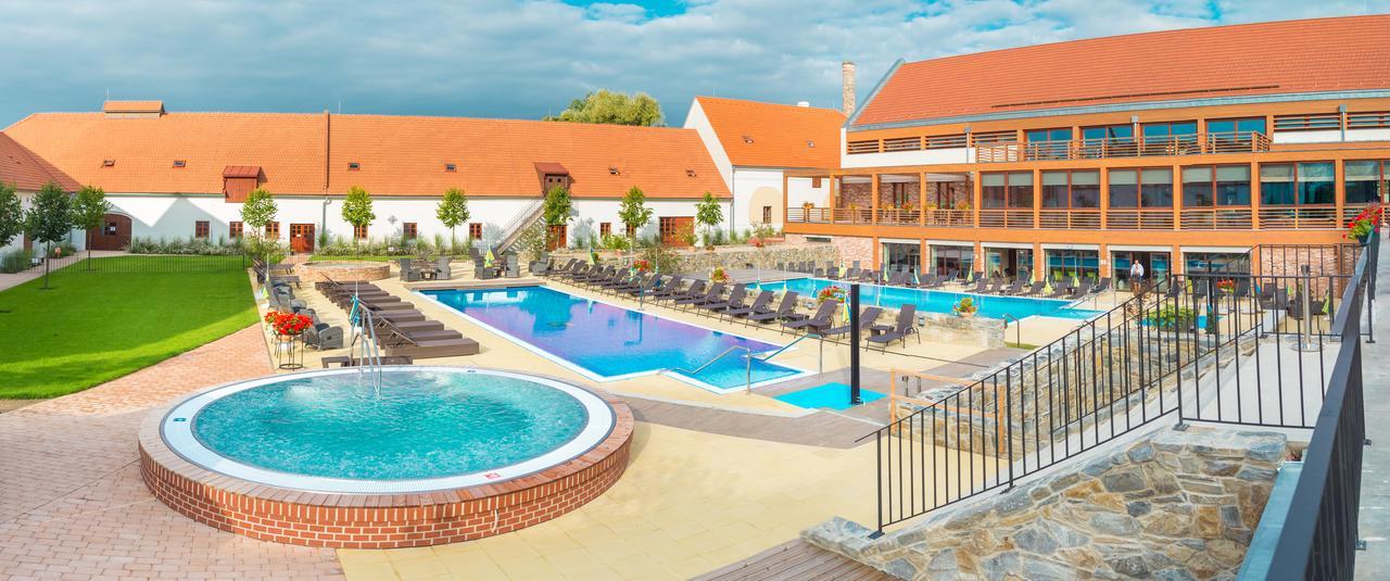 Vladislav Hotel Zamek Valec מראה חיצוני תמונה