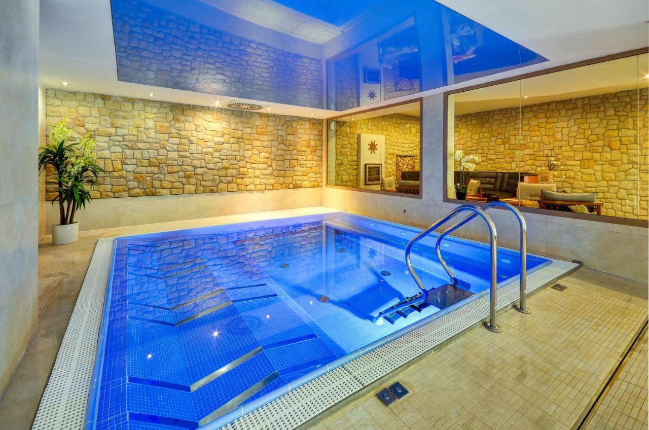 Vladislav Hotel Zamek Valec מראה חיצוני תמונה