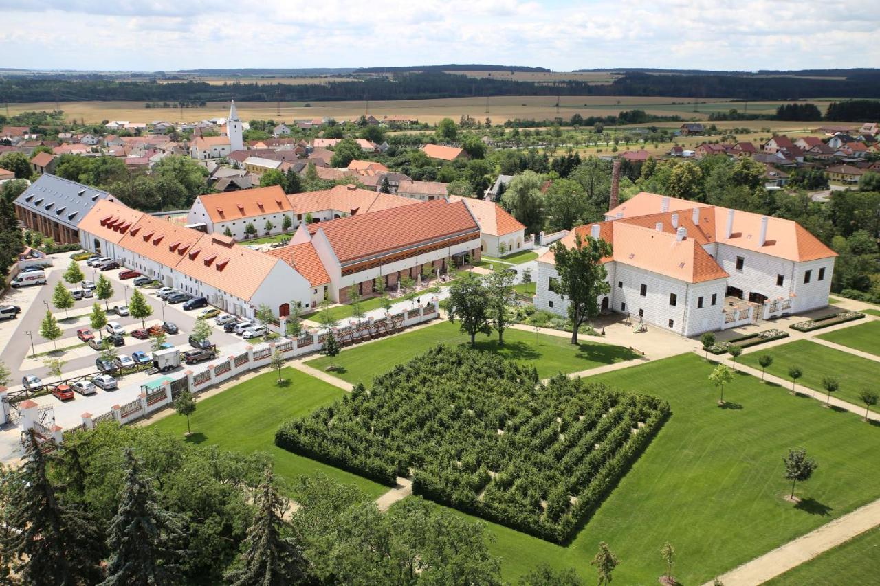 Vladislav Hotel Zamek Valec מראה חיצוני תמונה