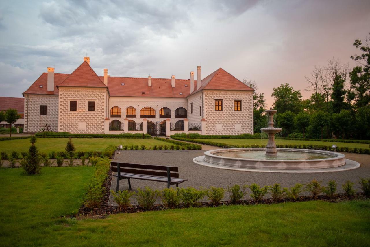 Vladislav Hotel Zamek Valec מראה חיצוני תמונה