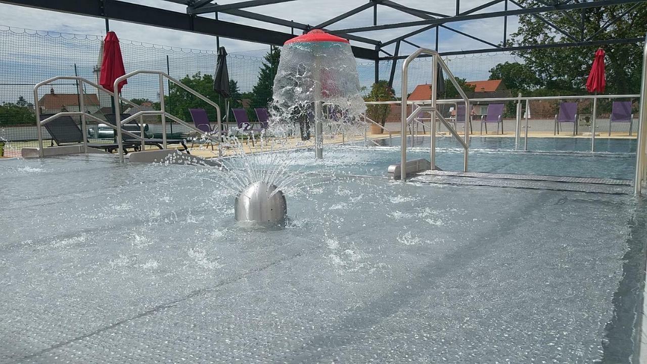 Vladislav Hotel Zamek Valec מראה חיצוני תמונה